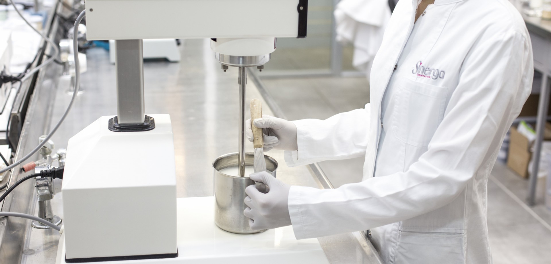 Our Research Centre is unique: it combines all the knowledge and expertise of the cosmetic world, from the development of a raw material to the creation of a finished product.