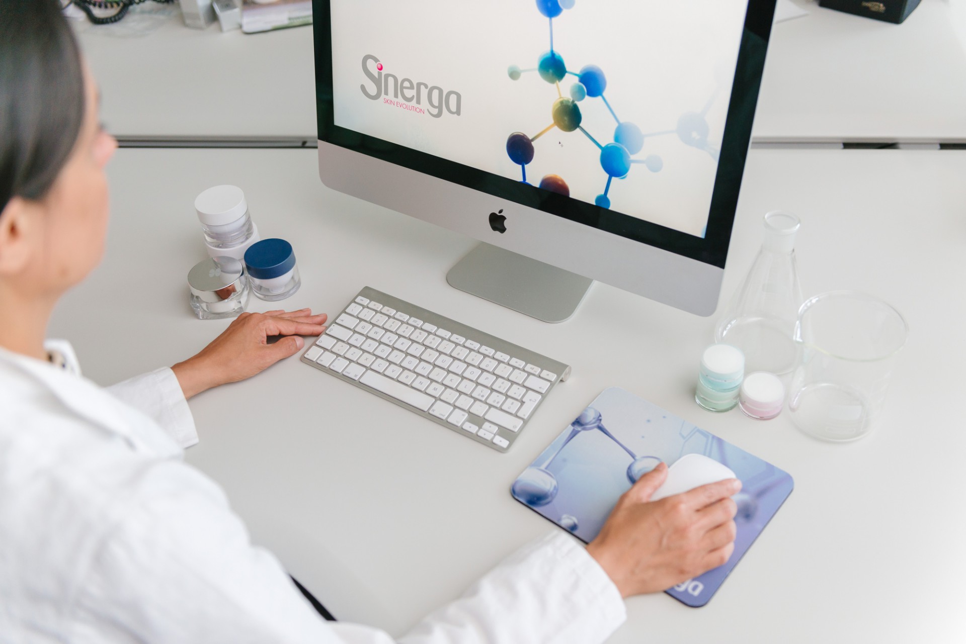 Thanks to its multi-functional structure, Sinerga is able to offer a "full service" approach for the development of cosmetics, dermo-pharmaceuticals and medical devices